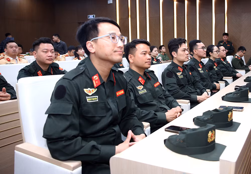 Bộ trưởng Lương Tam Quang gặp mặt, đối thoại với đoàn viên thanh niên CAND -0