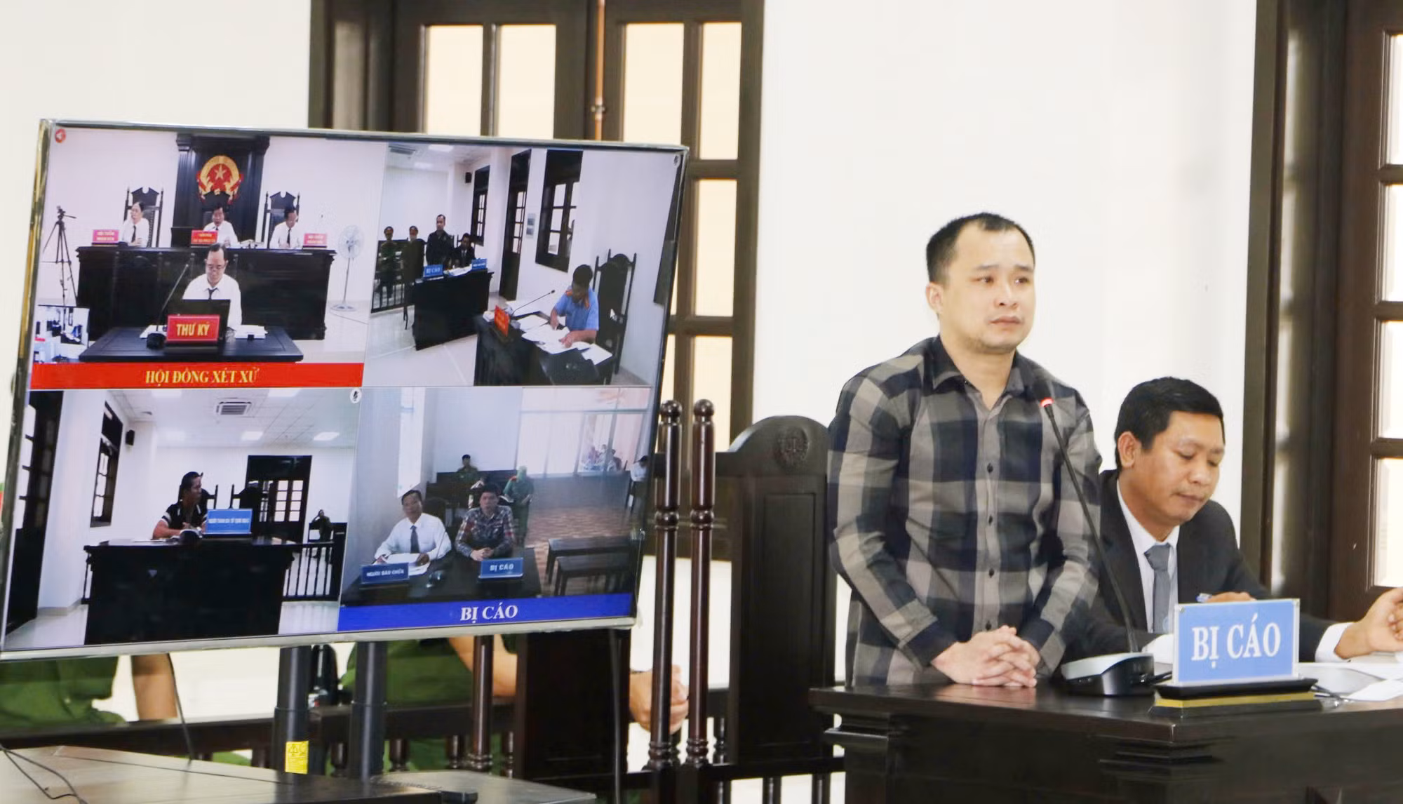 Đưa người sang Camphuchia làm “việc nhẹ lương cao”, lĩnh 26 năm tù -0