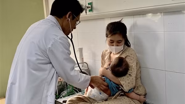 Trẻ nhập viện do biến chứng sởi tăng nhanh