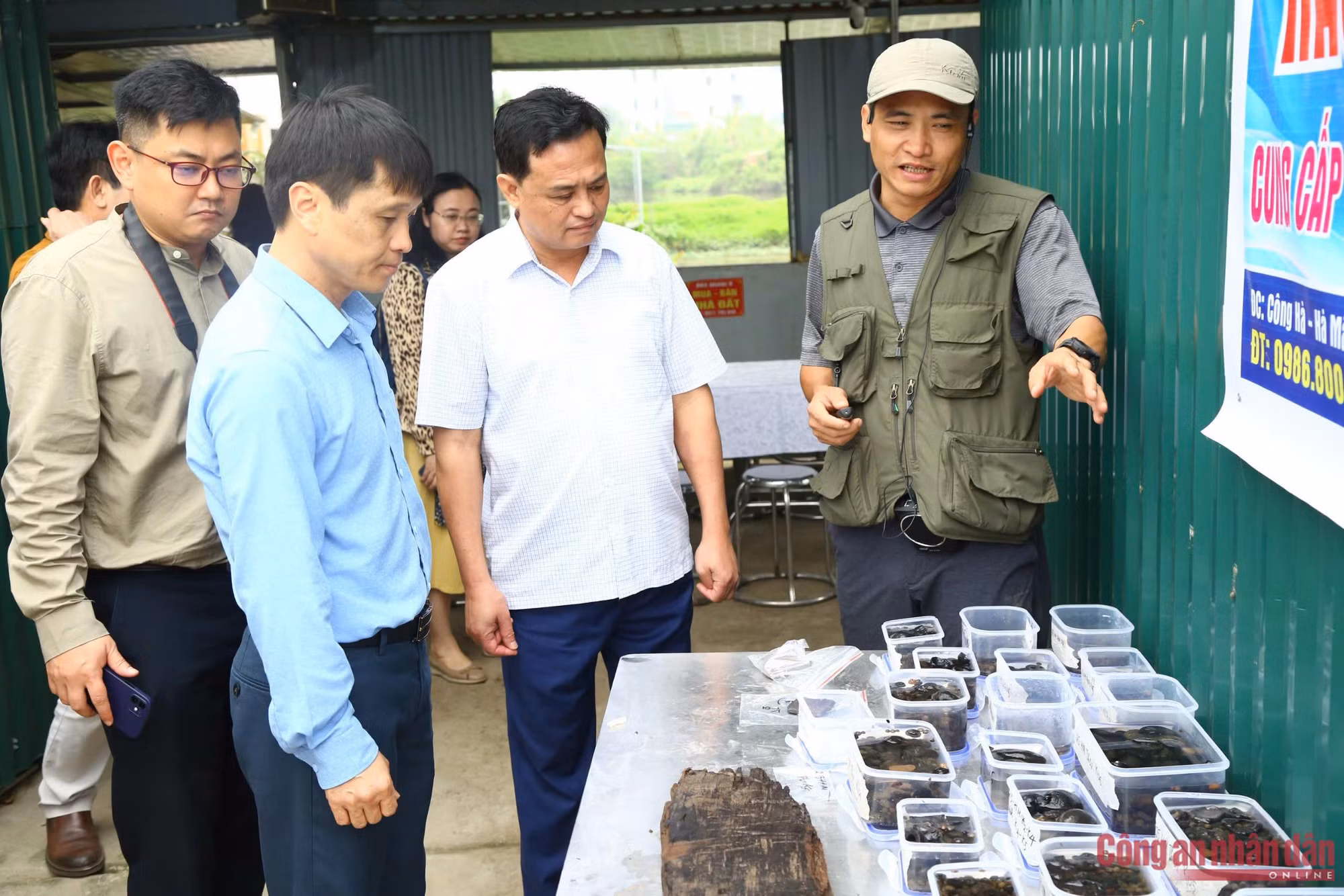 Cận cảnh hai chiếc thuyền cổ mới được khai quật ở Bắc Ninh -1