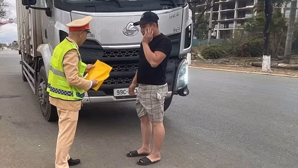Không bỏ trống địa bàn, đảm bảo an toàn giao thông