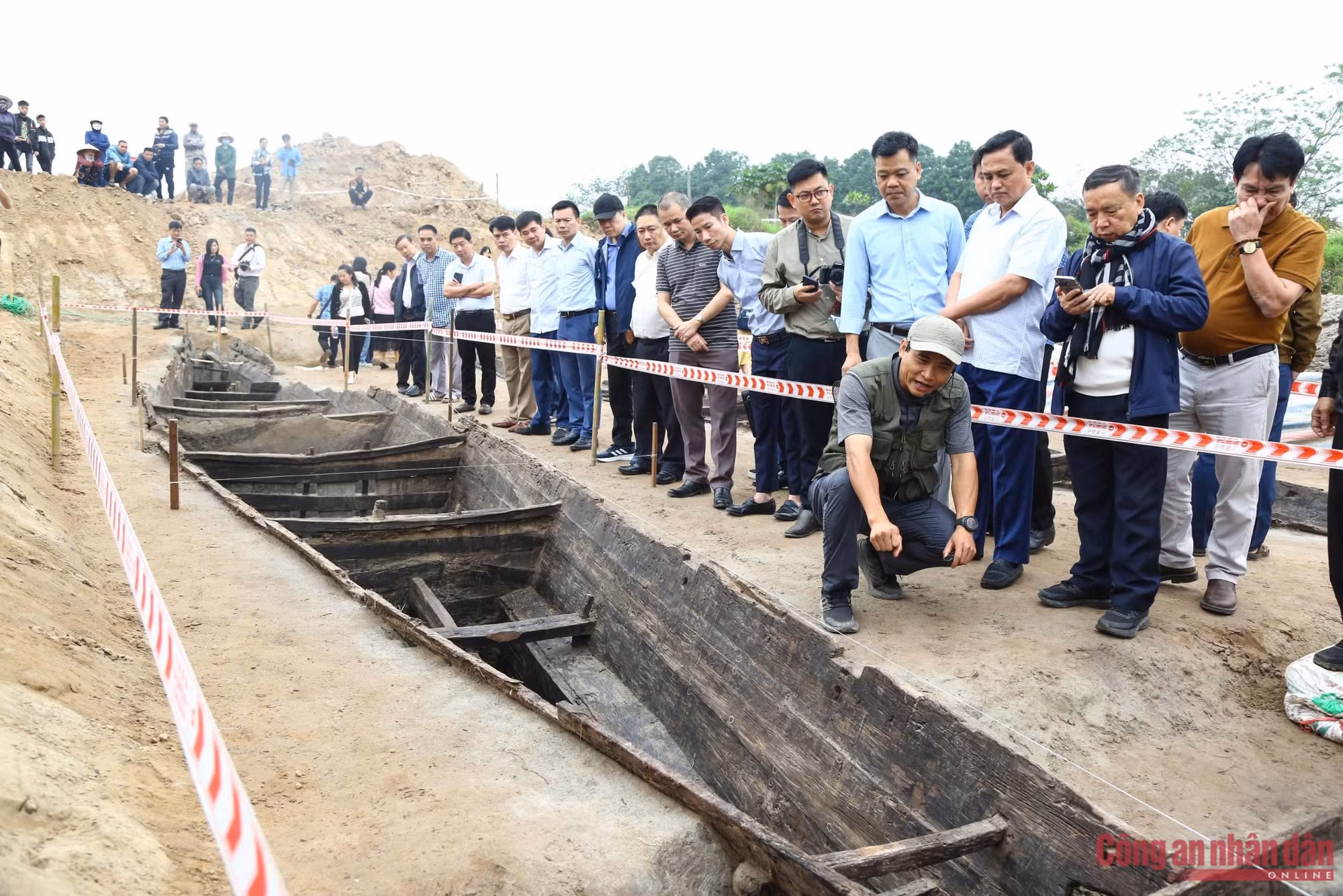 Cận cảnh hai chiếc thuyền cổ mới được khai quật ở Bắc Ninh -2