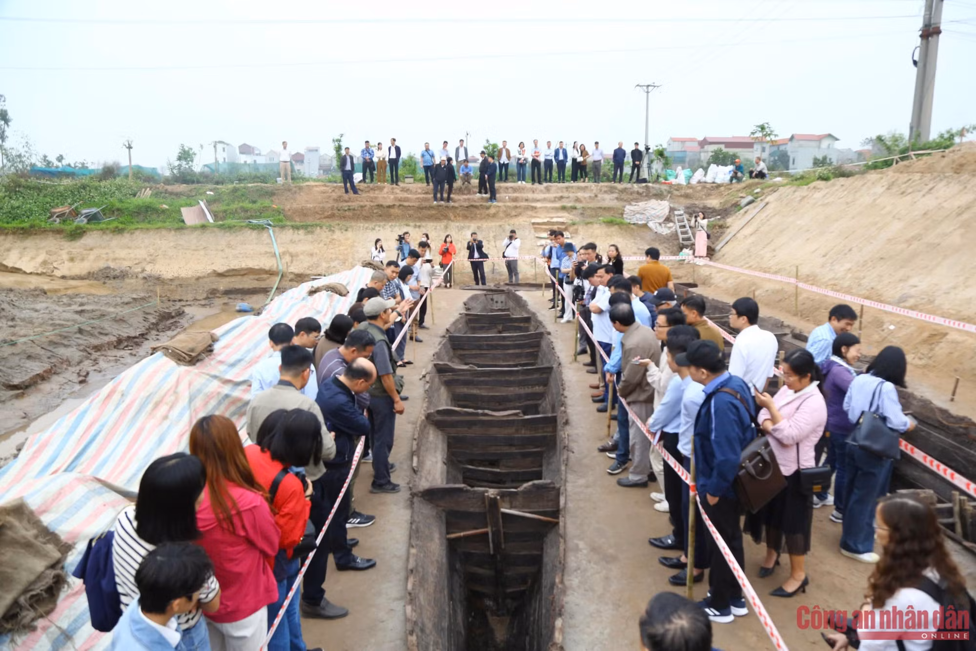 Cận cảnh hai chiếc thuyền cổ mới được khai quật ở Bắc Ninh -3