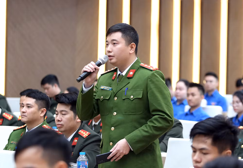Bộ trưởng Lương Tam Quang gặp mặt, đối thoại với đoàn viên thanh niên CAND -0