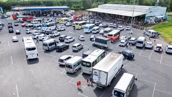Nỗi lo "vắng bóng" trạm dừng nghỉ trên cao tốc