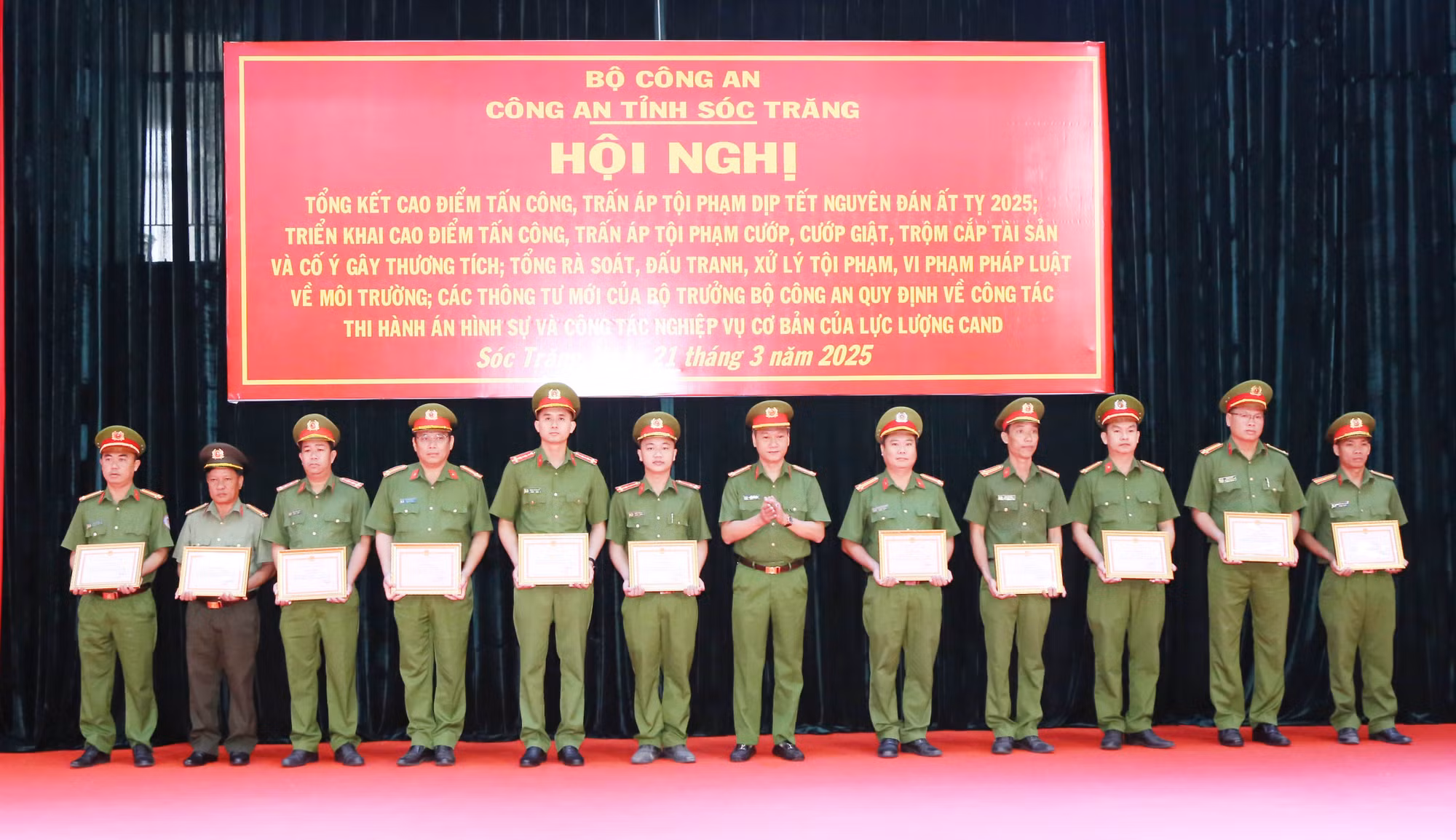 Khen thưởng nhiều tập thể, cá nhân có thành thích tấn công tội phạm -1