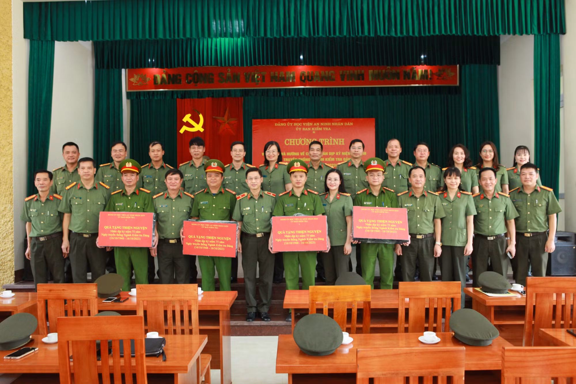 Học viện ANND tổ chức về nguồn, tặng quà cho học sinh nghèo, Công an cơ sở tại Thái Nguyên -0