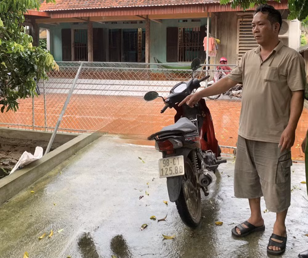 Vay tiền chậm trả lại còn chửi bới chủ nợ, con nợ bị bắn vào mắt -0