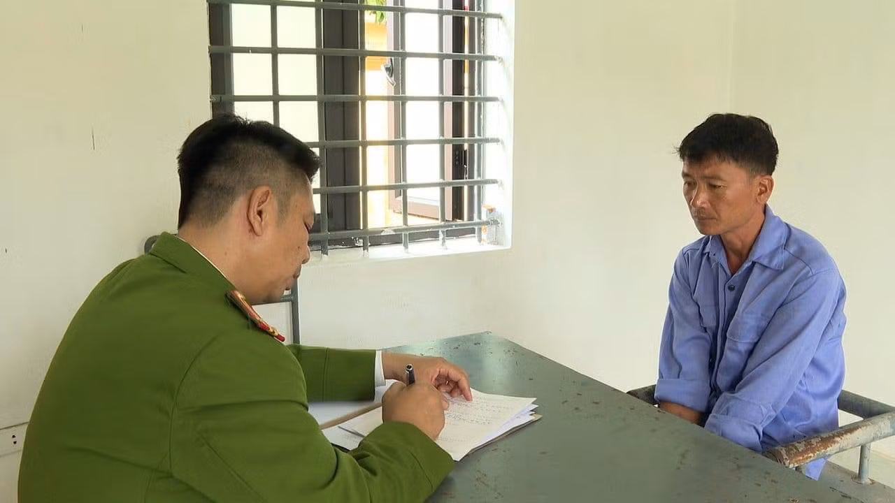 Uống rượu say, chồng dùng dao chém vợ và con gái