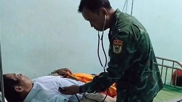 Ăn nấm rừng, 3 người bị ngộ độc
