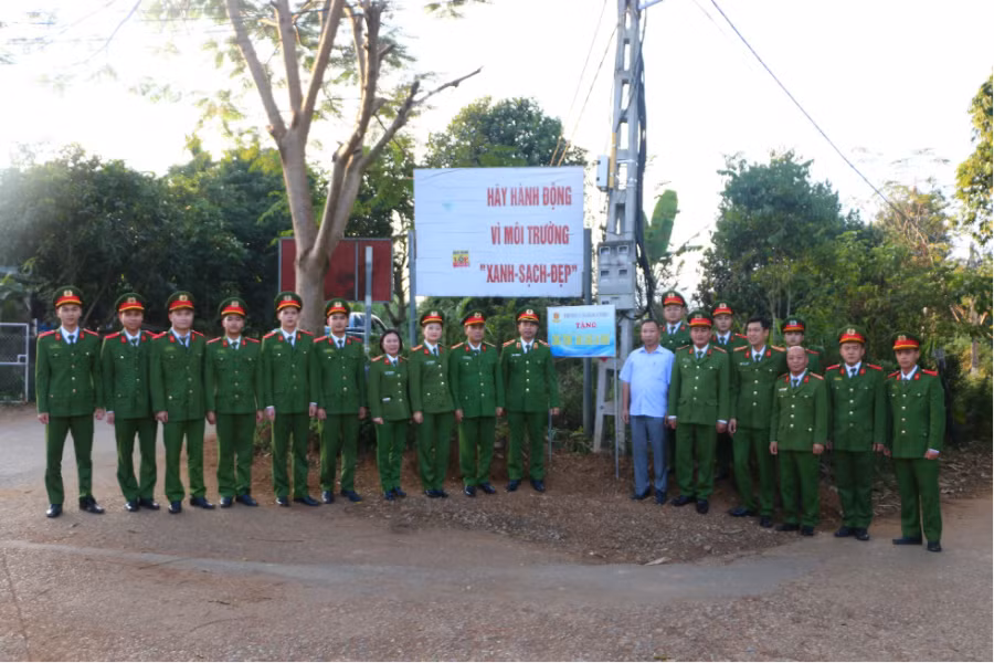 Trường Cao đẳng CSND I tổ chức hoạt động đền ơn đáp nghĩa tại Hòa Bình -0