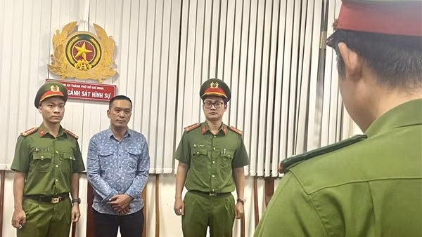 "Trai đẹp” giả danh Công an, cho xem còng số 8 khiến một phụ nữ mất hơn 9 tỷ