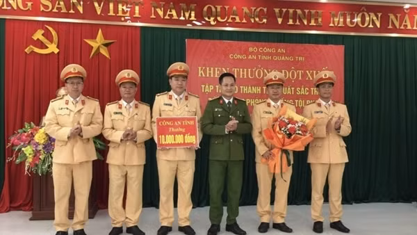 CSGT Công an tỉnh Quảng Trị được khen thưởng vì liên tiếp lập thành tích xuất sắc