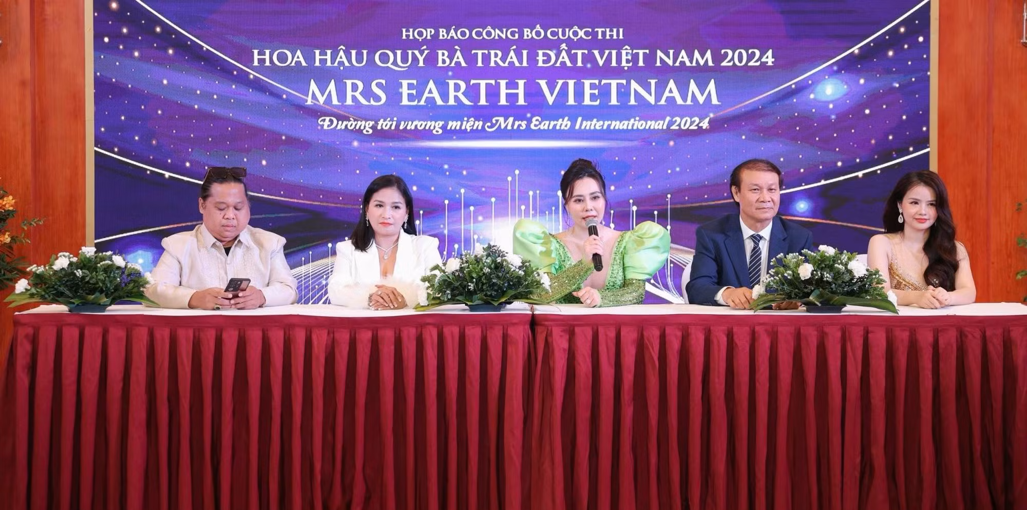 Hoa hậu quý bà trái đất Việt Nam: Khuyến khích người đẹp lan tỏa thông điệp bảo vệ môi trường -0