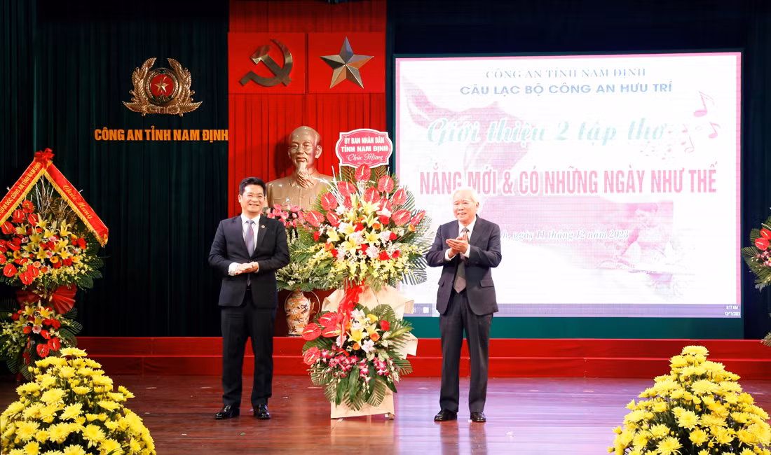 Nhiều tác phẩm thơ được phổ nhạc -0