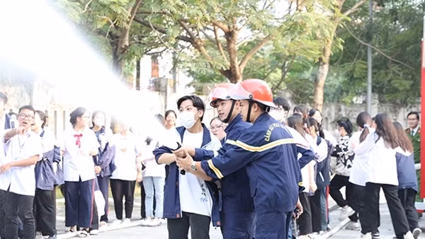 Từng bước hình thành kỹ năng phòng cháy, chữa cháy trong cộng đồng