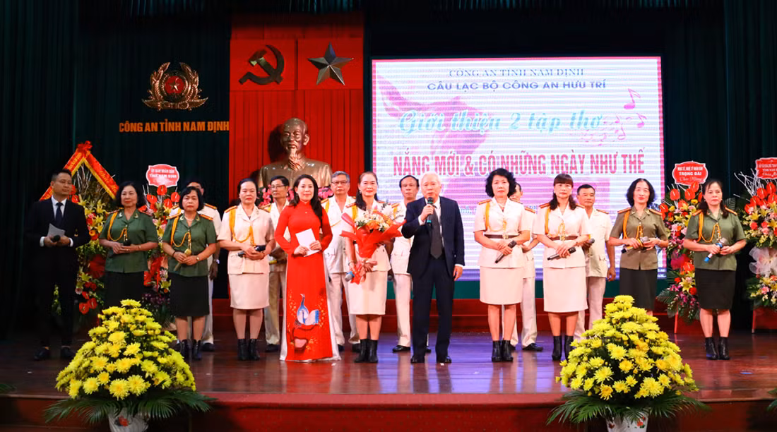 Nhiều tác phẩm thơ được phổ nhạc -0