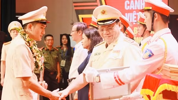Người chuyên phá án buôn lậu vàng