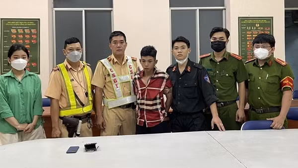 Kẻ cướp giật điện thoại sa lưới vì "dấu vết lông ngỗng
