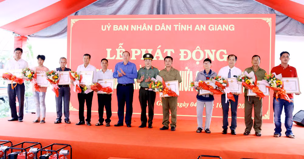 An Giang tăng cường phương tiện, thiết bị cho lực lượng PCCC cơ sở -0