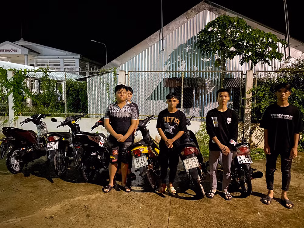 Cử “chim mồi” theo dõi Công an rồi ngăn đường tổ chức đua xe -0