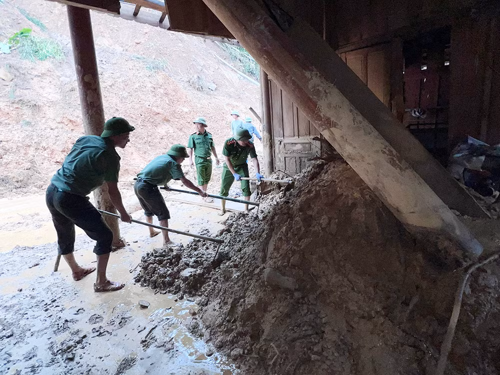 Công an tỉnh Nghệ An tiếp tục tăng cường 50 CBCS giúp huyện Kỳ Sơn -2
