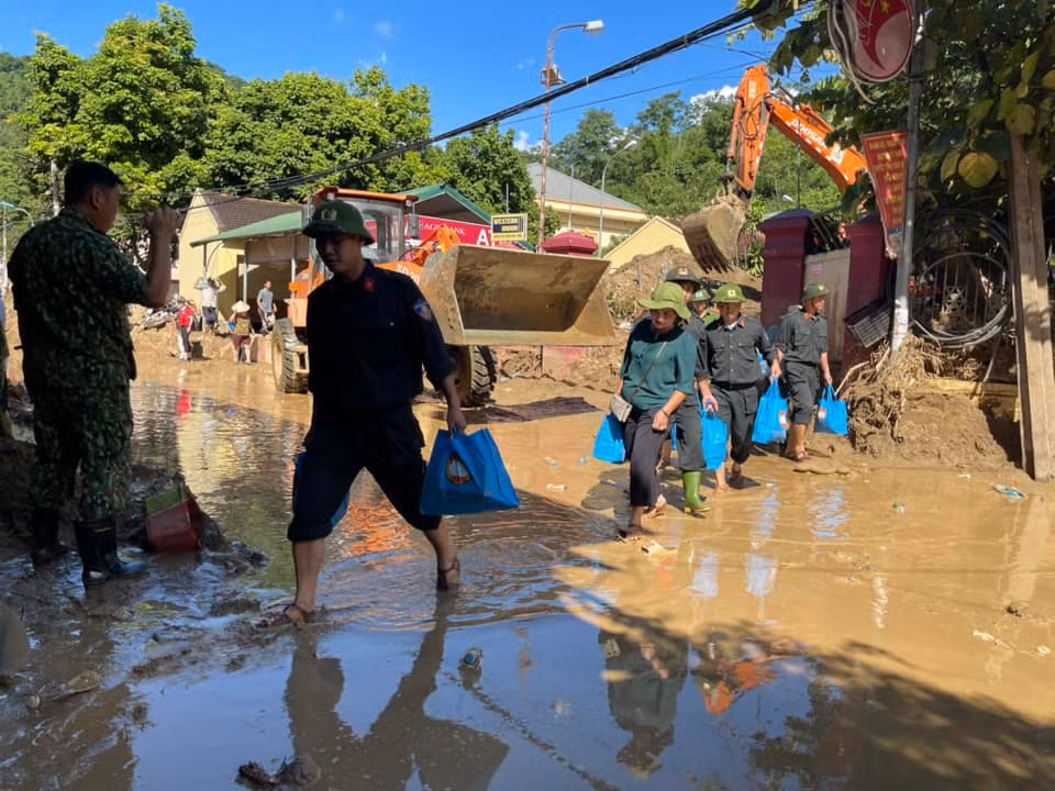 TP Hồ Chí Minh hỗ trợ tỉnh Nghệ An 2 tỷ đồng cùng 7 tấn gạo và 140 thùng -1