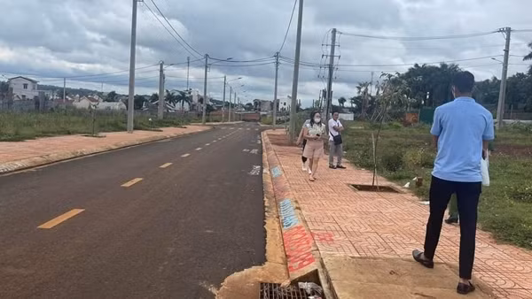 Khi cơn sốt đất qua đi