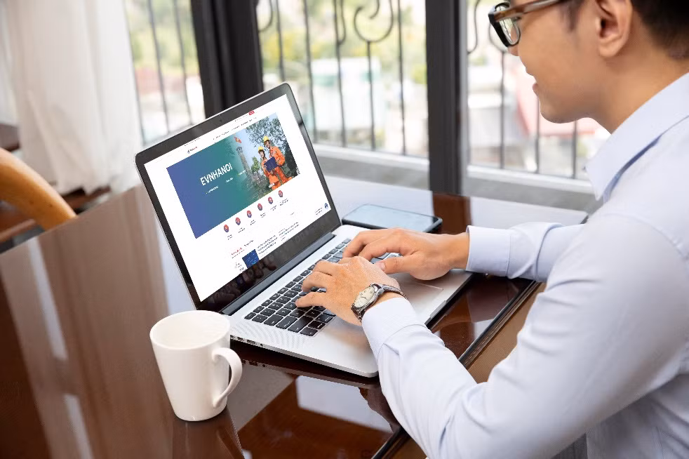 Dịch vụ điện của EVNHANOI được số hóa trên các nền tảng -0