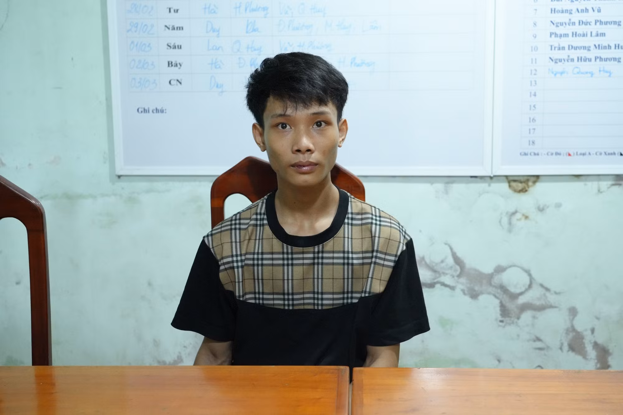 Bắt nhóm thanh niên đang sử dụng ma túy, phát hiện đối tượng trốn truy nã -0