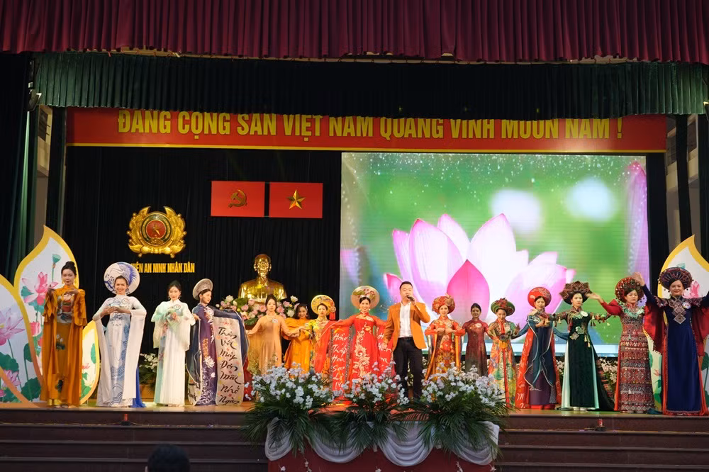 Tưng bừng Hội thi phụ nữ Học viện ANND duyên dáng, tài năng -0
