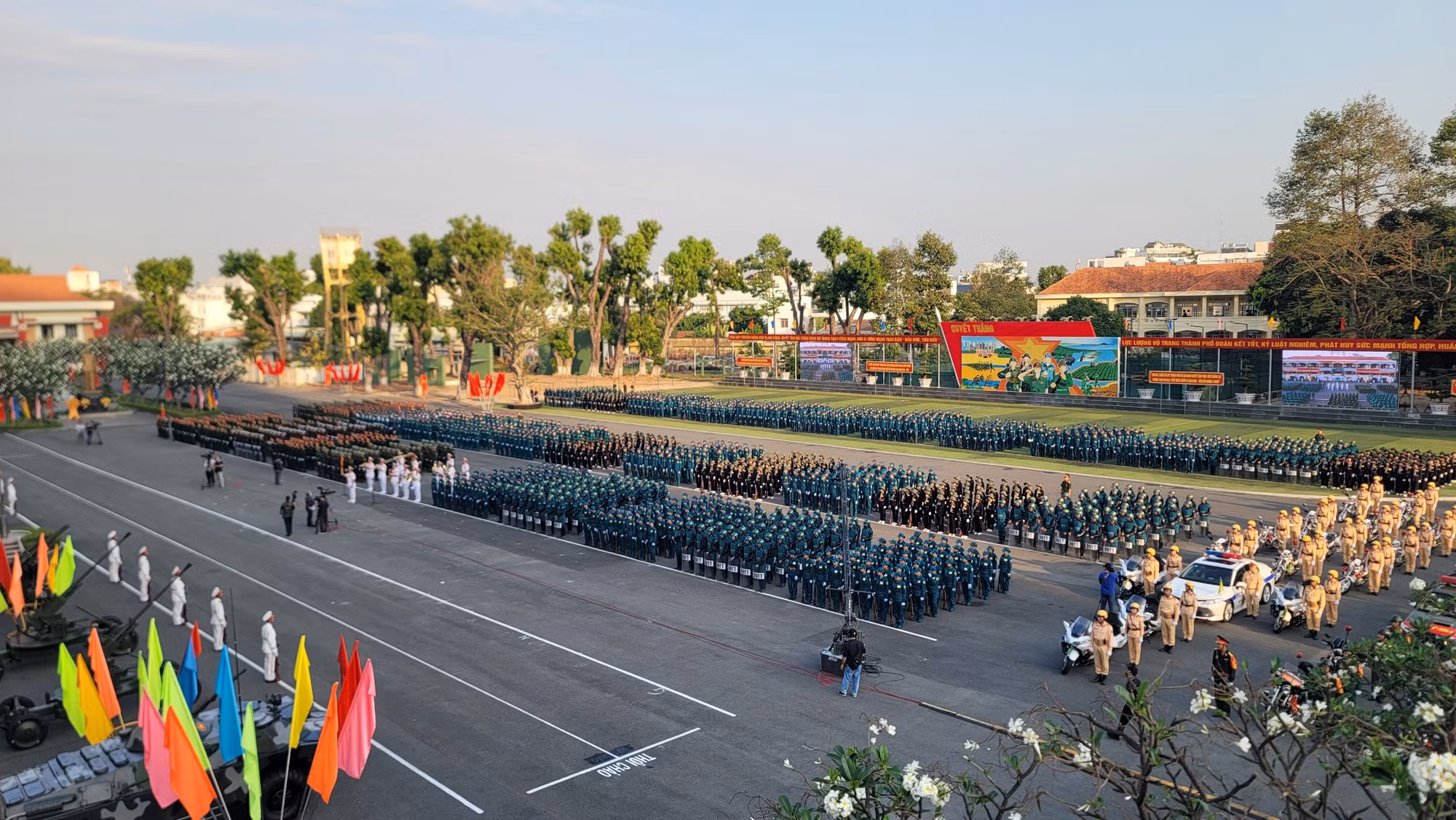 Các lực lượng vũ trang TP Hồ Chí Minh ra quân huấn luyện quyết tâm giành “3 Nhất” -0