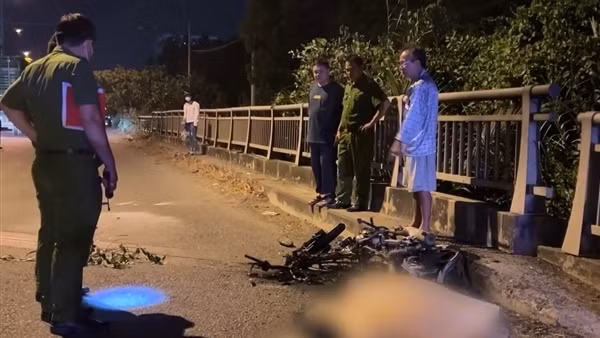 Nam thanh niên tử vong bất thường cạnh xe máy bốc cháy