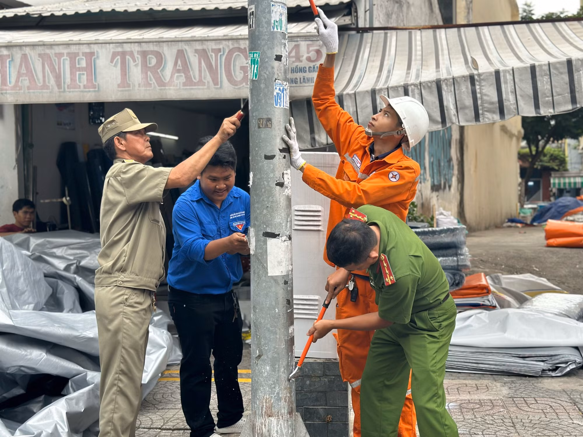 Khởi công công trình bích họa “Việt Nam tươi đẹp” thứ 10 và “Nghĩa tình phường Cầu Ông Lãnh” -0