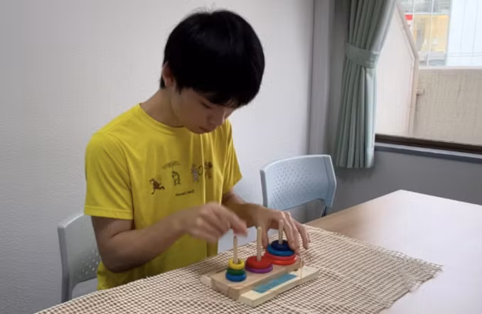 Kỷ lục gia với những ngón tay nhanh như chớp -0
