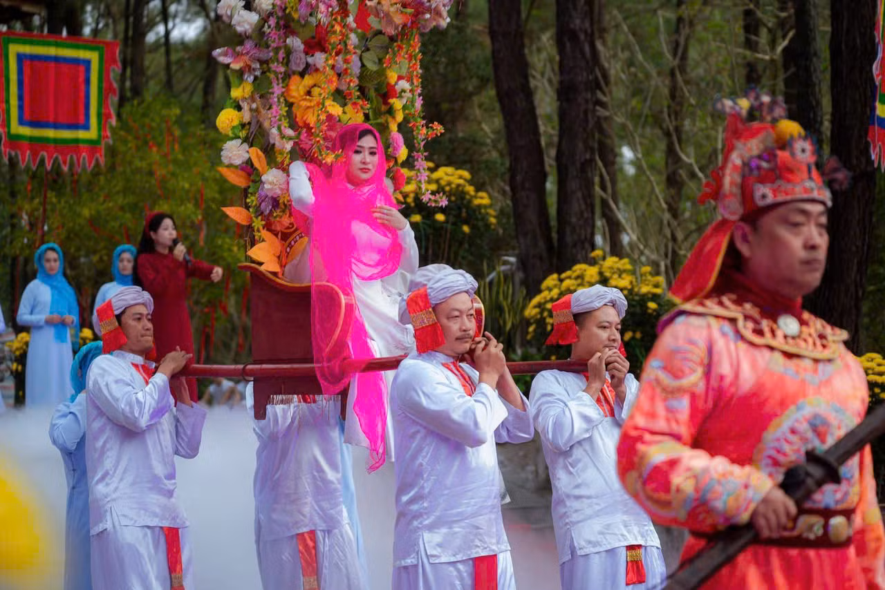 Khai hội Đền Huyền Trân -0