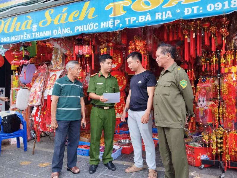 Lực lượng CAND bảo đảm tuyệt đối an ninh, an toàn Tết Nguyên đán Ất Tỵ 2025 -0