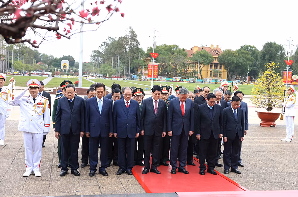 Lãnh đạo Đảng, Nhà nước vào Lăng viếng Bác nhân kỷ niệm 95 năm Ngày thành lập Đảng -0