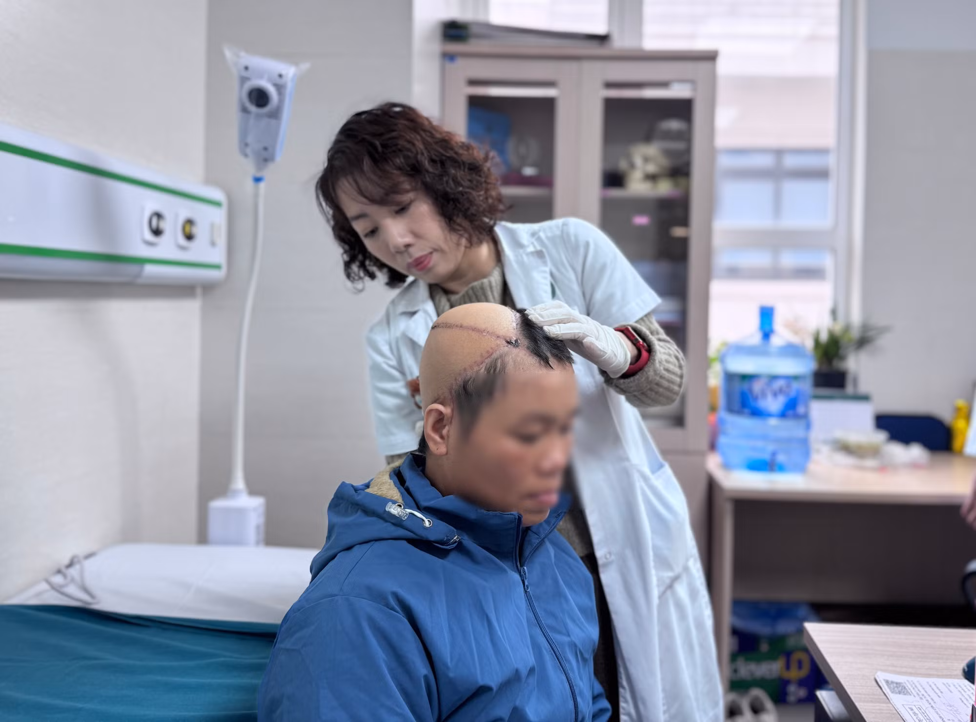 Phẫu thuật những khối u khổng lồ cho người phụ nữ dân tộc Tày bị ung thư da đầu
