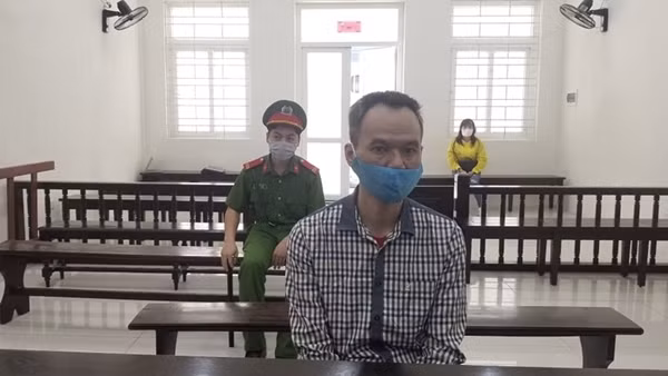 Đâm đồng nghiệp, bảo vệ trường song ngữ lĩnh 13 năm tù