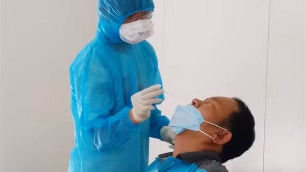 Thông tin "nhân viên y tế test COVID-19 gây mê chiếm đoạt tài sản" là tin giả