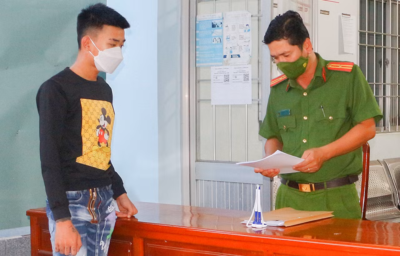 Bắt tạm giam hai nghi can liên quan vụ nổ súng ở Vĩnh Long -0