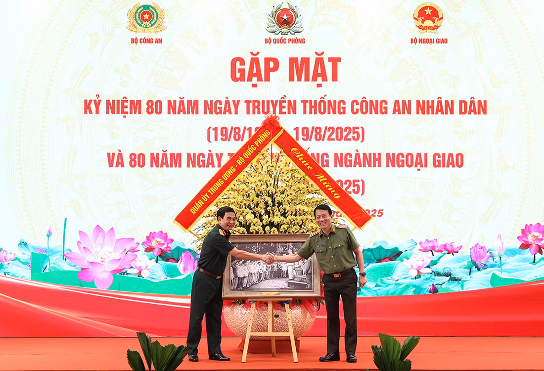 Tổng Bí thư Tô Lâm dự gặp mặt giữa Bộ Quốc phòng, Bộ Công an và Bộ Ngoại giao -0