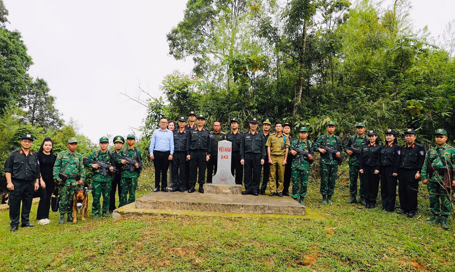 Bộ Tư lệnh Cảnh sát cơ động tặng nhà đại đoàn kết cho người dân nghèo ở Lóng Phiêng, Sơn La -0