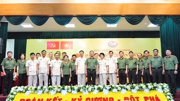 Tạo chuyển biến mạnh mẽ trong thực hiện các mặt công tác của hệ lực lượng an ninh nội địa