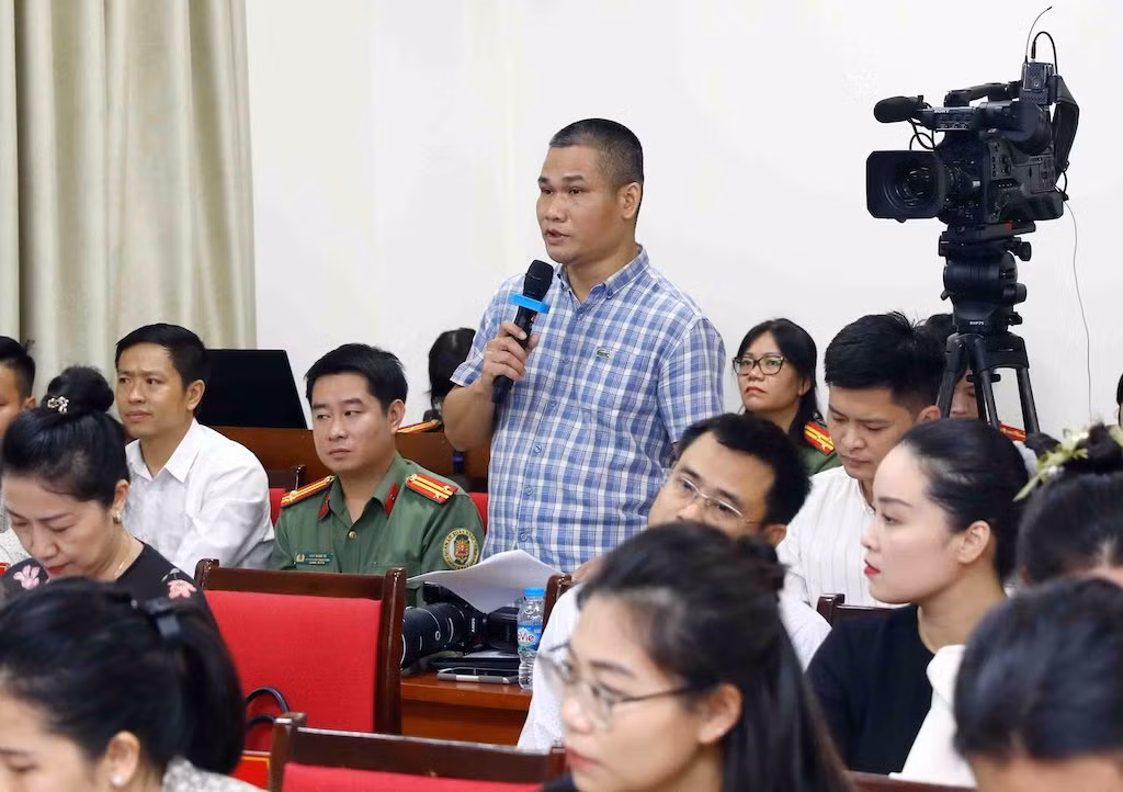 Bãi bỏ quy định về việc hộ chiếu còn hạn từ 6 tháng trở lên mới được xuất cảnh -0