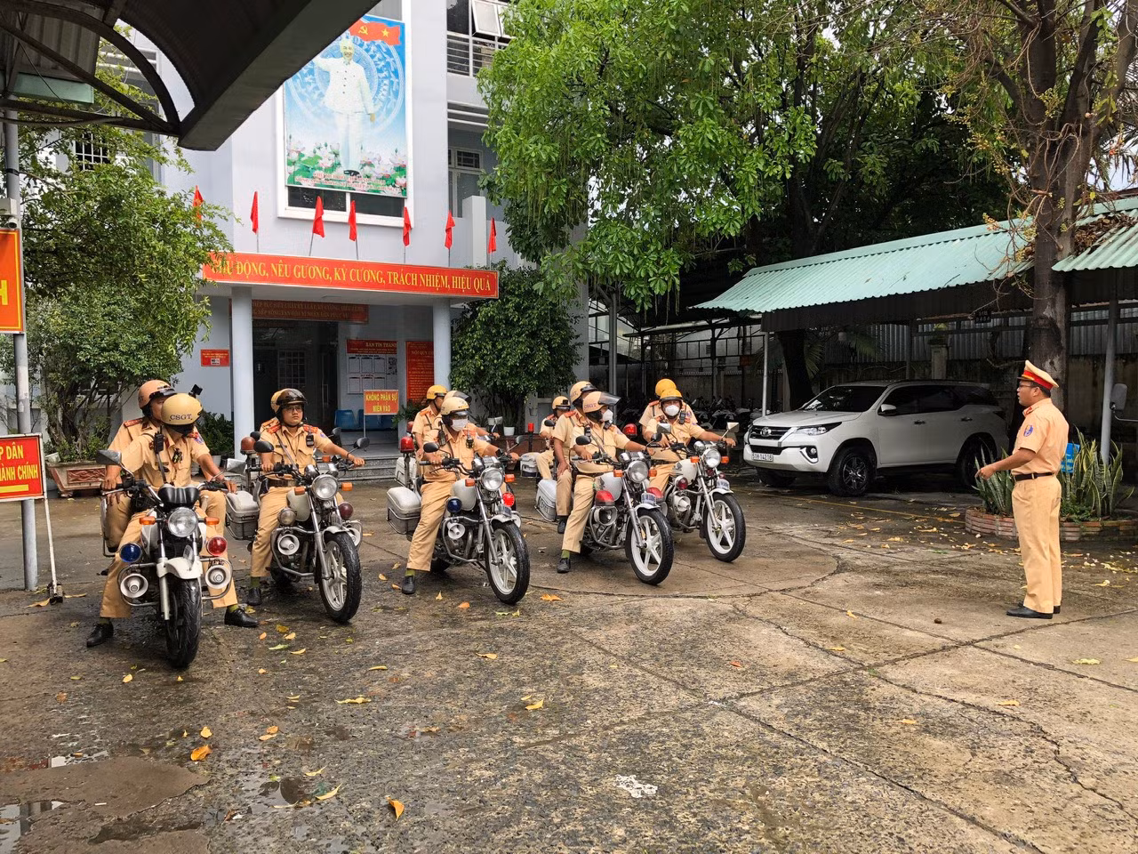 Ra quân đảm bảo an toàn cho người dân về quê nghỉ lễ Quốc khánh -0