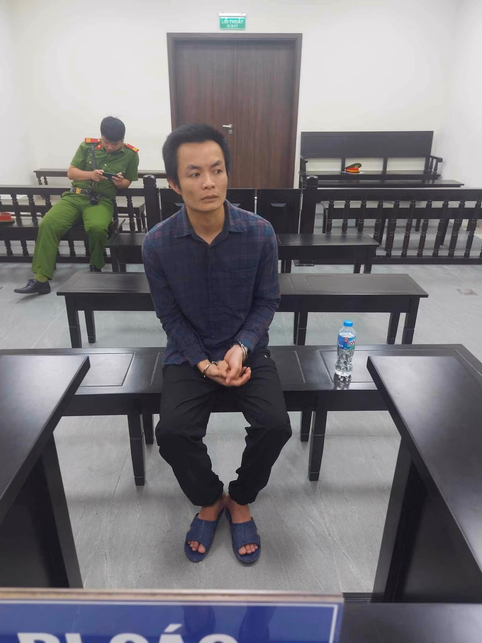Chém bạn suýt chết vì can ngăn đánh nhau -0