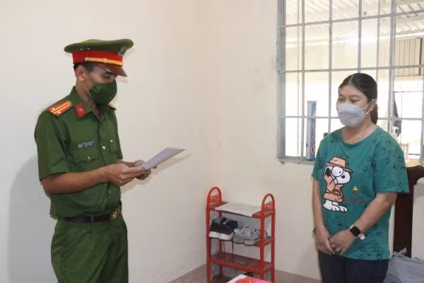 Bắt bị can lừa đảo chiếm đoạt tài sản -0