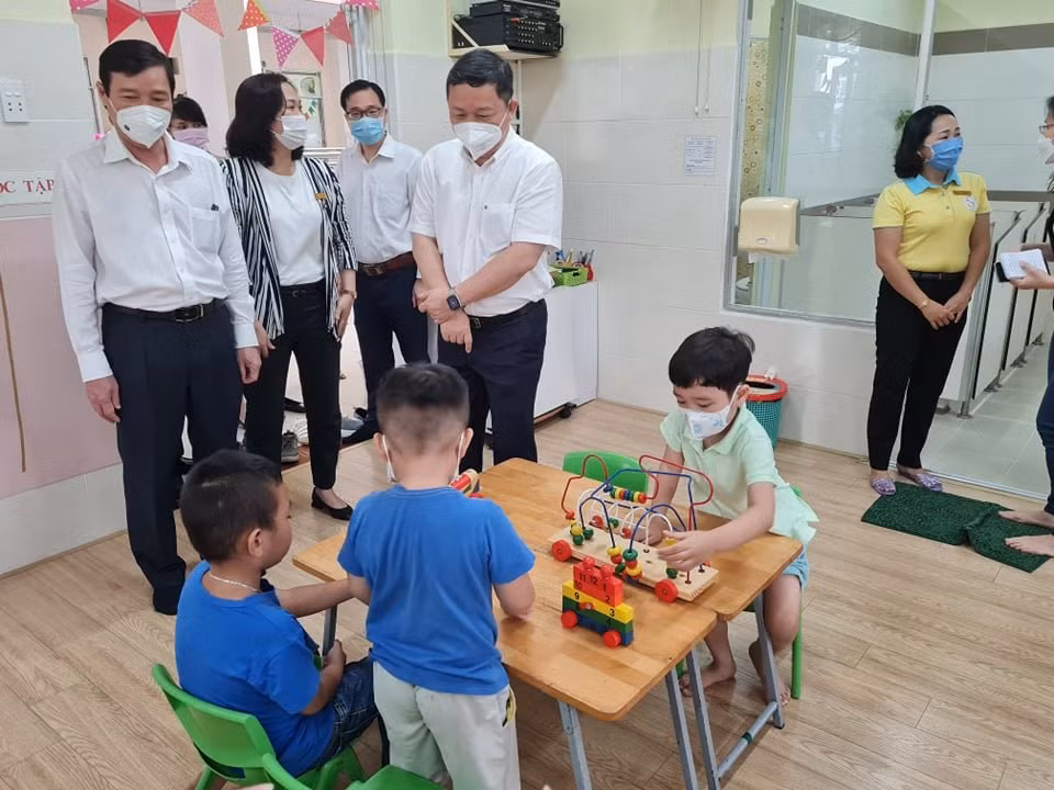 TP Hồ Chí Minh chuẩn bị chiến dịch tiêm vaccine phòng COVID-19 cho trẻ từ 5-11 tuổi -0